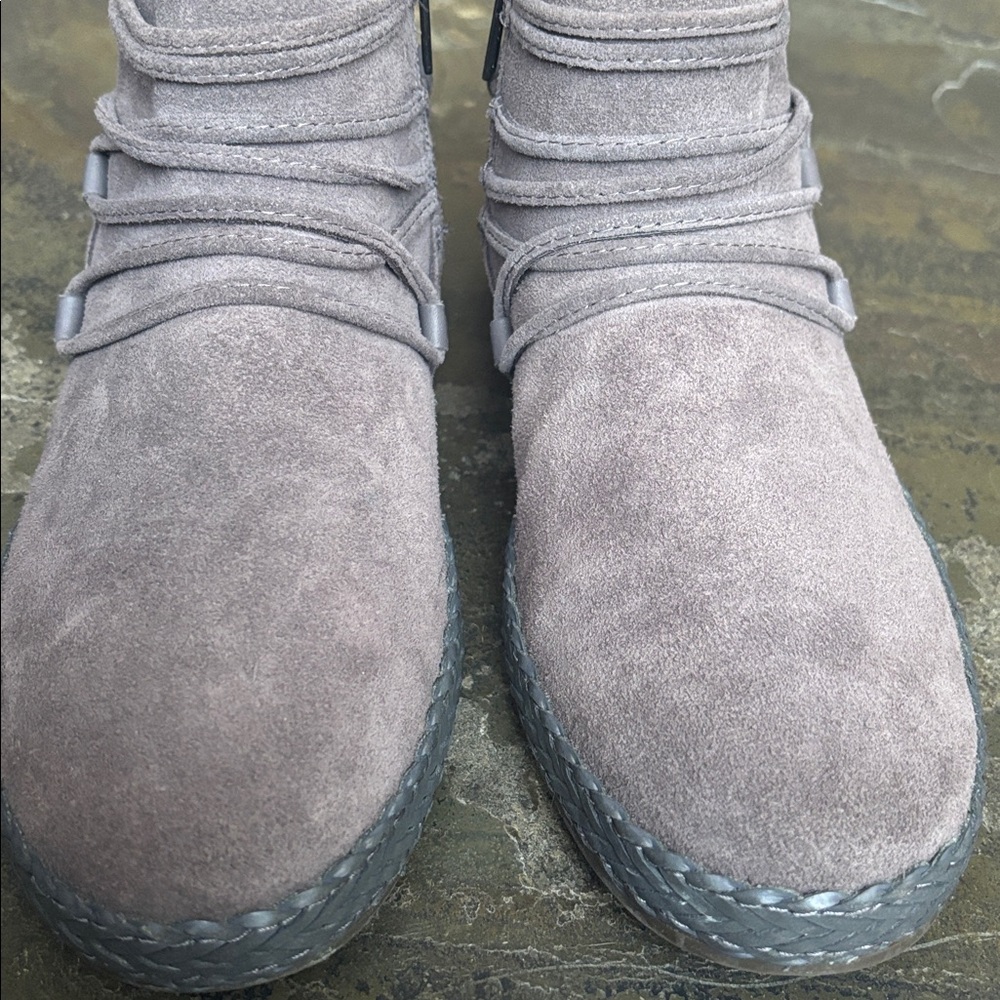 UGG Rianne Bootie - Picture 4 of 12